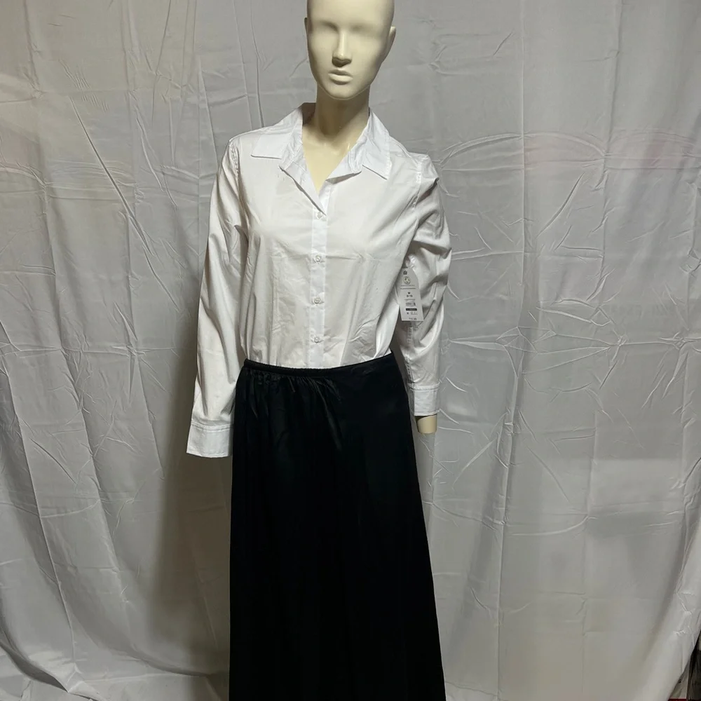 Time and Tru Women’s Button Front Shirt - Picture 2 of 10